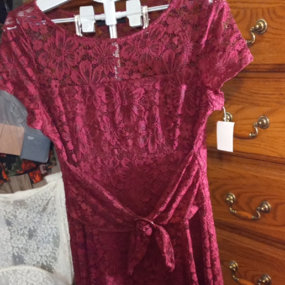 PERCEPTIONS NEW YORK Elegant BURGANDY Lace Dress